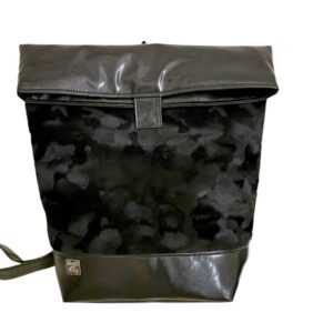 Fekete bársonyos hátizsák